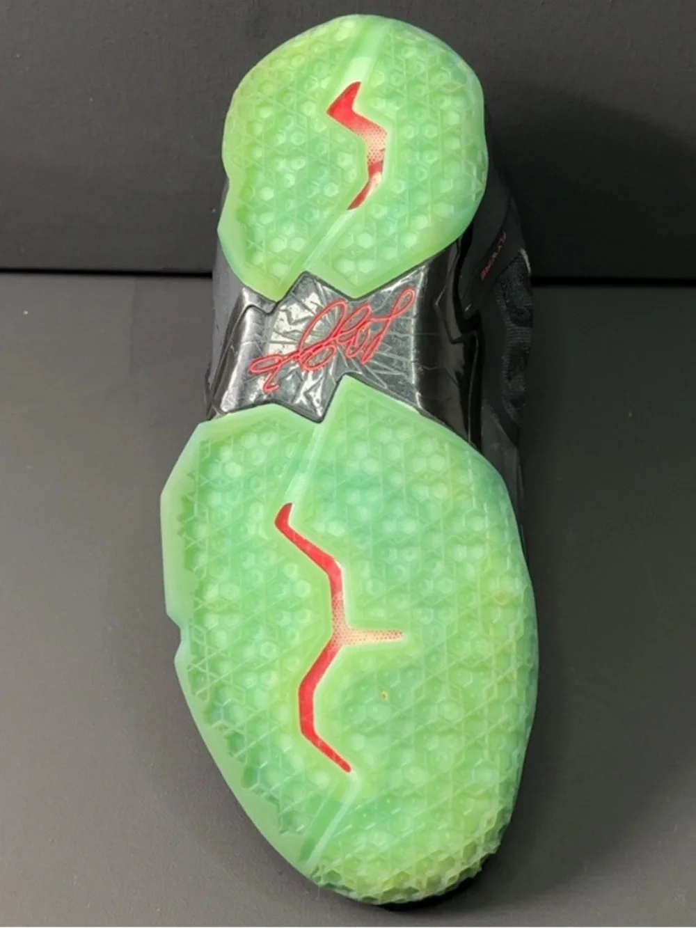 NIKE LEBRON 11 JADE SIZE 8 SNEAKERS 616175 004